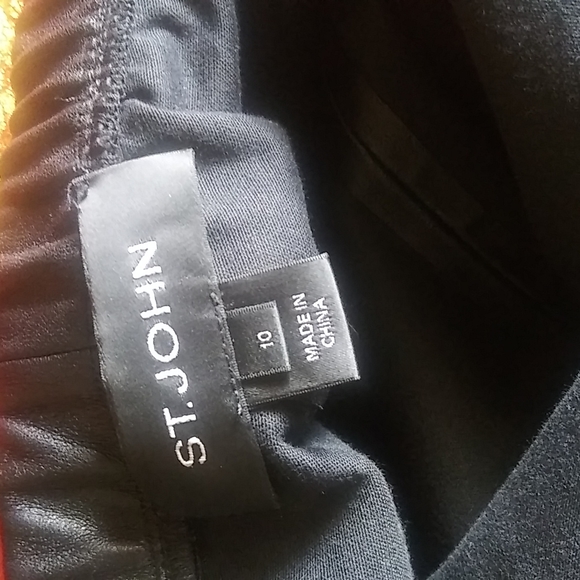 SOLD 💕St. John Napa Leather Stretch Pants - Picture 3 of 13